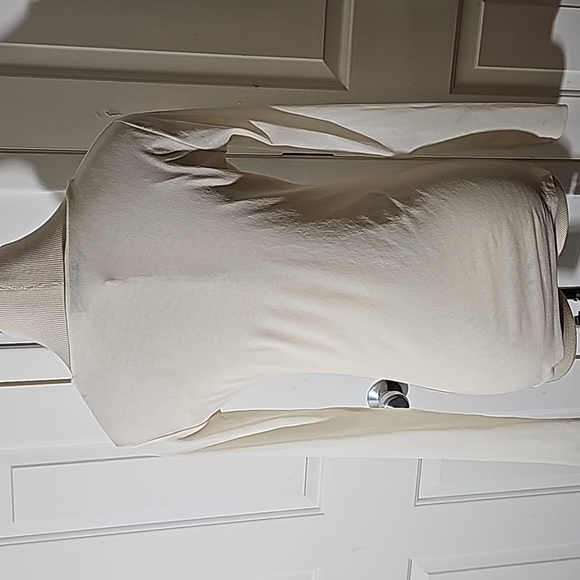 D. EXTERIOR women's fitter stretch top made in Italy. Cream color size large. - Picture 6 of 10